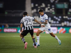 Imagem - Nestor critica arbitragem após derrota do Bahia para o Botafogo: ‘Sempre interfere’