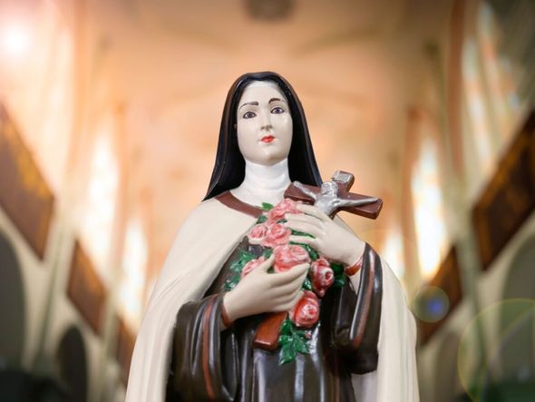 Imagem - 3 orações para o Dia da Santa Teresinha