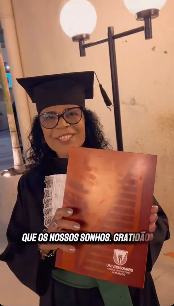 Formatura de Dona Vilma por Reprodução / Redes Sociais 