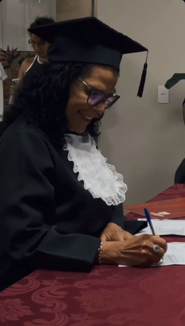 Formatura de Dona Vilma por Reprodução / Redes Sociais 