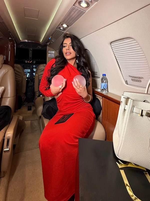 Ingrid Ohara faz seis cirurgias estéticas de uma vez por Reprodução/Instagram