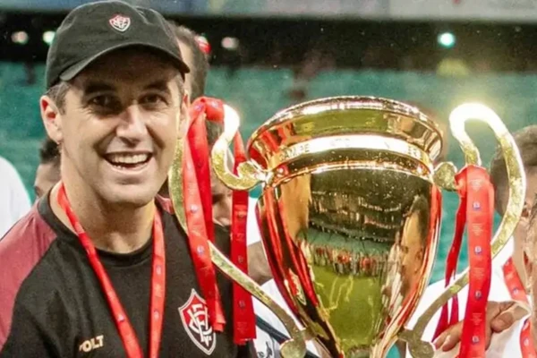 Léo Condé por Victor Ferreira/EC Vitória