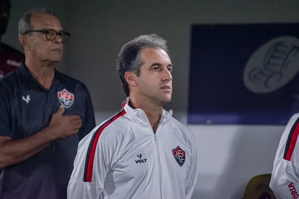 Léo Condé por Victor Ferreira/EC Vitória