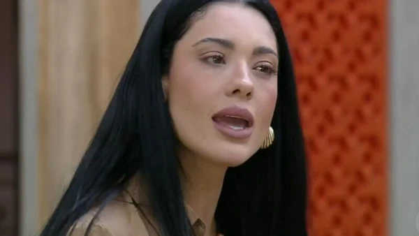 Rayanne Figluzzi  por Reprodução