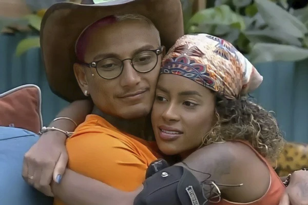 Sthe Martos e Dynho Alves se envolveram em "A Fazenda 13" por Reprodução