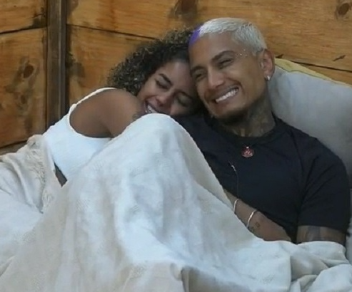 Sthe Martos e Dynho Alves se envolveram em "A Fazenda 13" por Reprodução