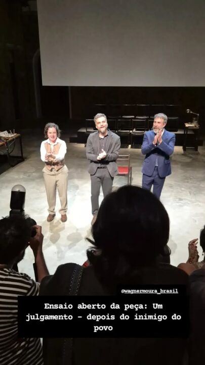Wagner Moura ensaia peça por Reprodução