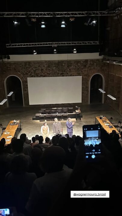Wagner Moura ensaia peça por Reprodução