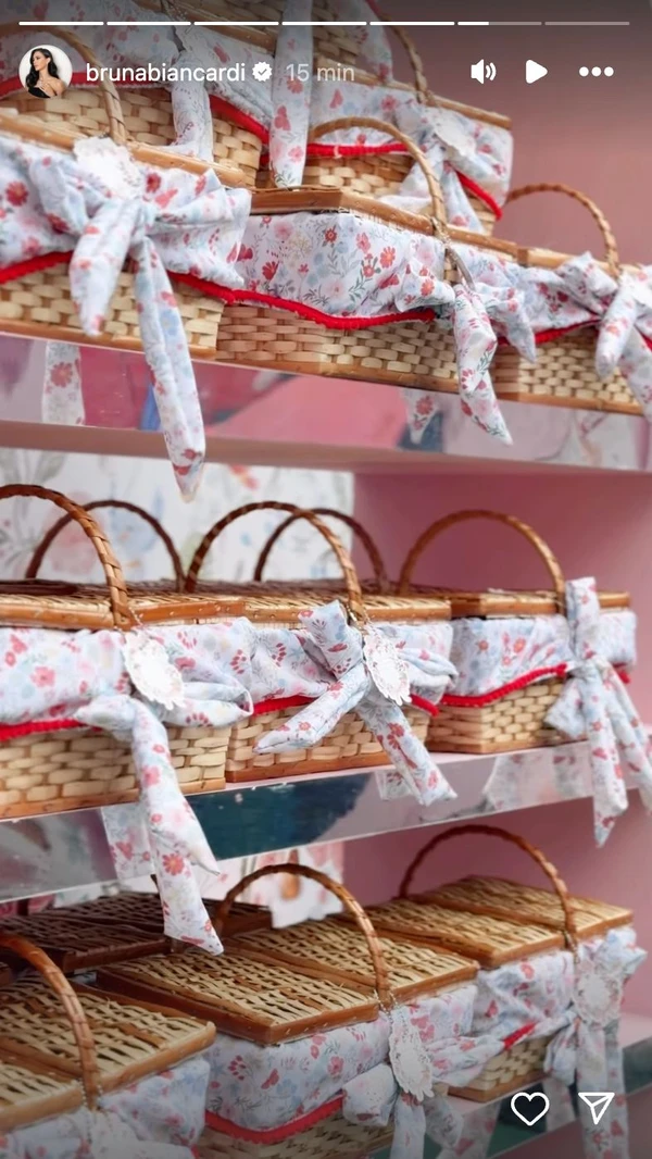 Decoração da festa de Mavie por Reprodução