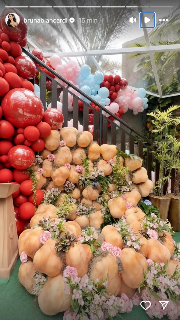 Decoração da festa de Mavie por Reprodução
