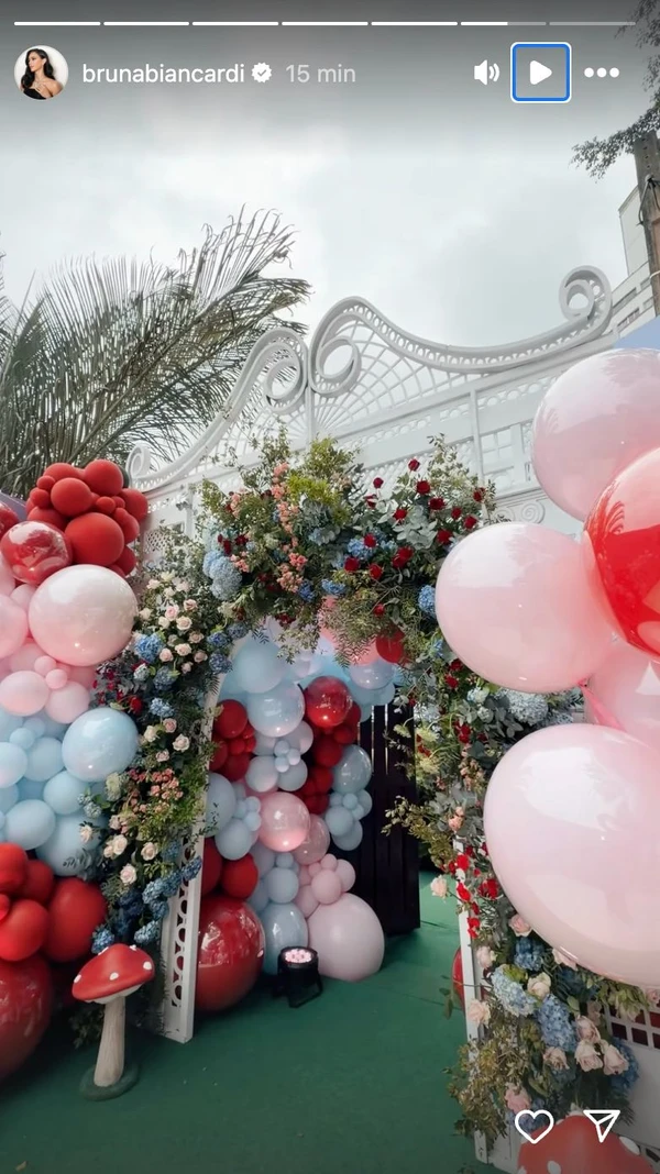 Decoração da festa de Mavie por Reprodução