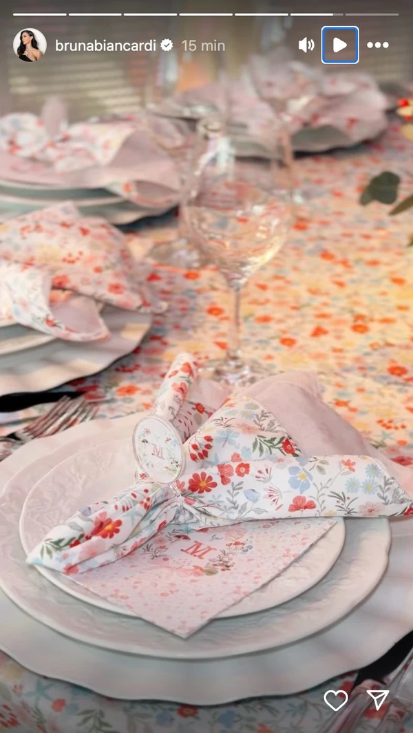 Decoração da festa de Mavie por Reprodução