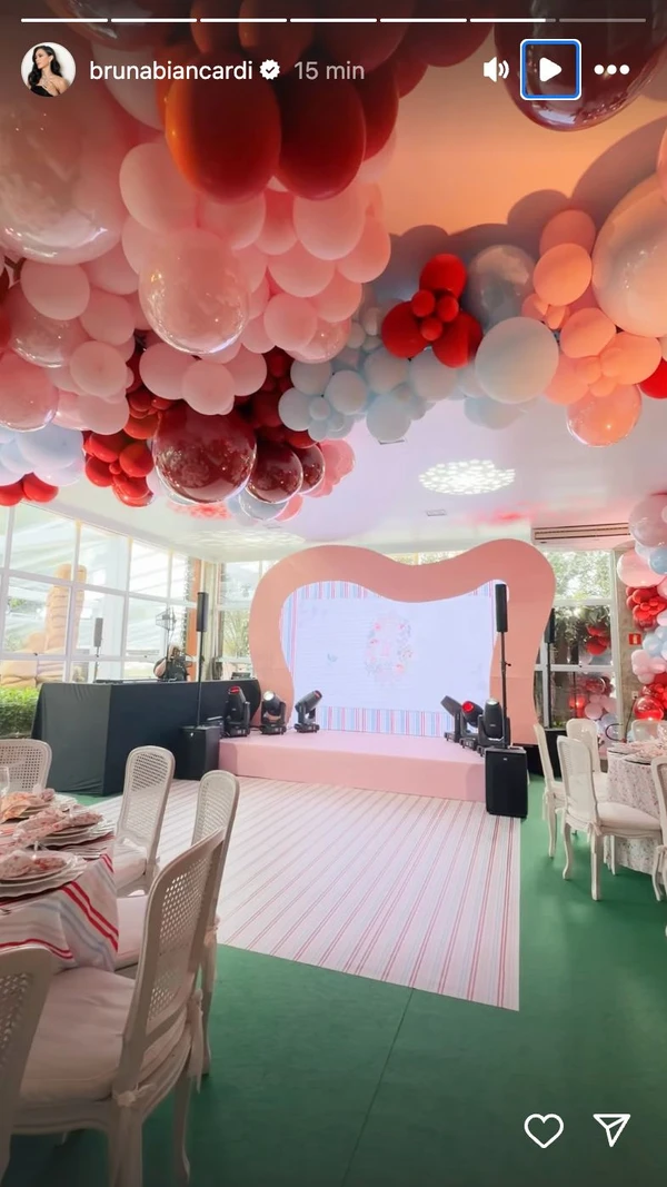 Decoração da festa de Mavie por Reprodução