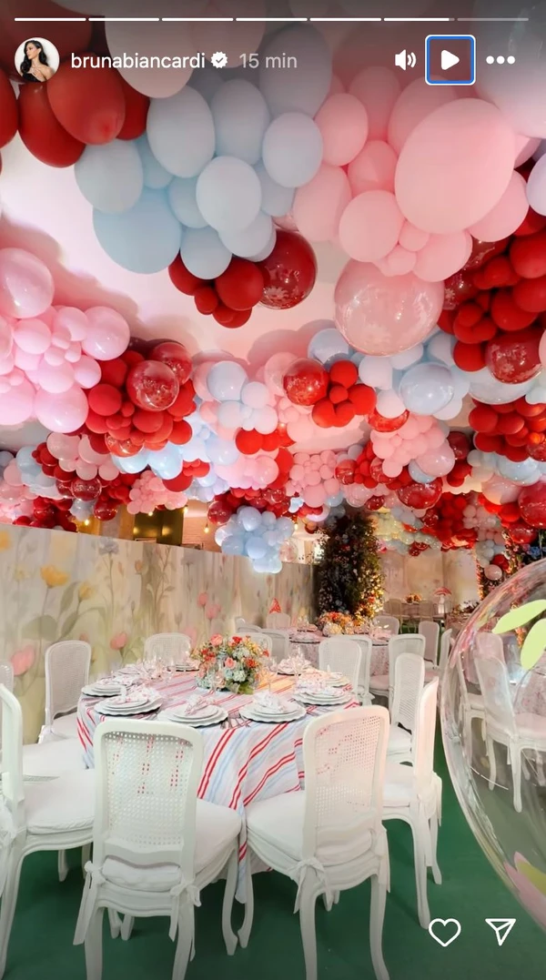 Decoração da festa de Mavie por Reprodução
