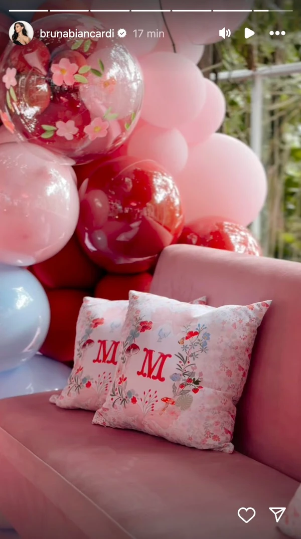 Decoração da festa de Mavie por Reprodução