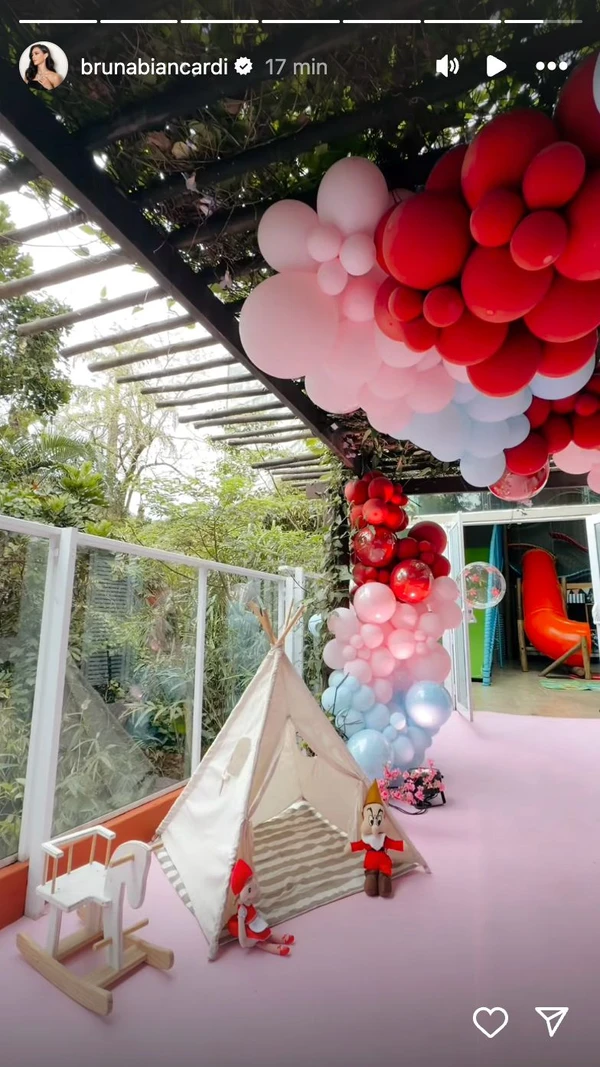 Decoração da festa de Mavie por Reprodução