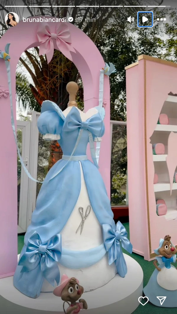 Decoração da festa de Mavie por Reprodução
