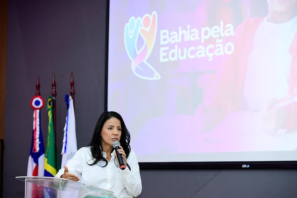 Secretária estadual da Educação, Rowenna Brito participou do encontro por VALTER PONTES