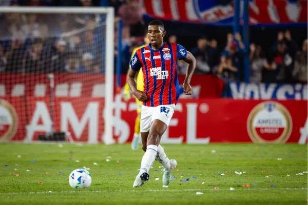Kanu - (fora desde abril): lesão em três músculos da panturrilha e no tendão de Aquiles por Letícia Martins/EC Bahia