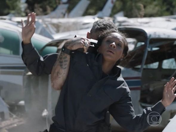 Nabiyah Be em cena de 'Pantera Negra', onde viveu a vilã Linda