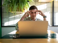 Imagem - Deixar o notebook na tomada o tempo todo faz mal para a bateria?