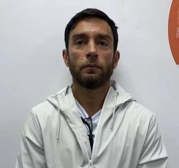 Bernardo Bello: Ex-marido de Tamara Garcia, filha do bicheiro Miro Garcia, Bernardo assumiu o controle de parte dos negócios da família após a morte de seu ex-sogro. Ele é descrito como empresário ligado a eventos e automóveis, mas com envolvimento no jogo do bicho. por Reprodução