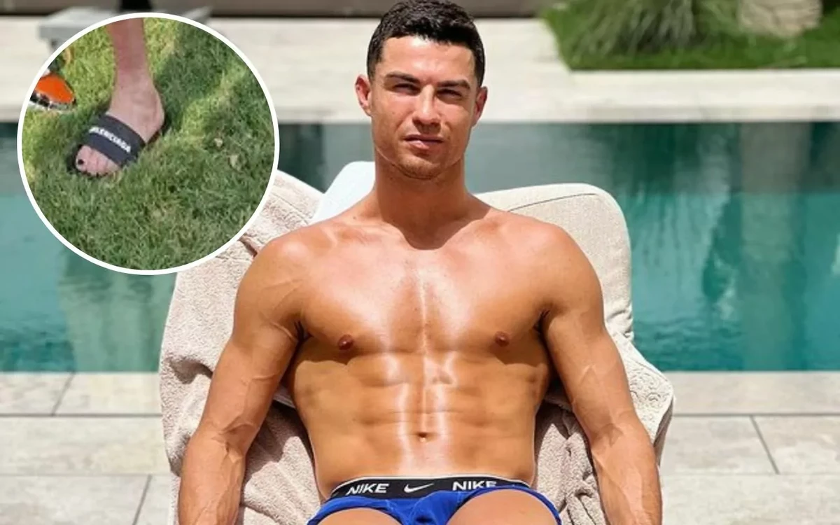 Cristiano Ronaldo pinta as unhas de preto por Reprodução