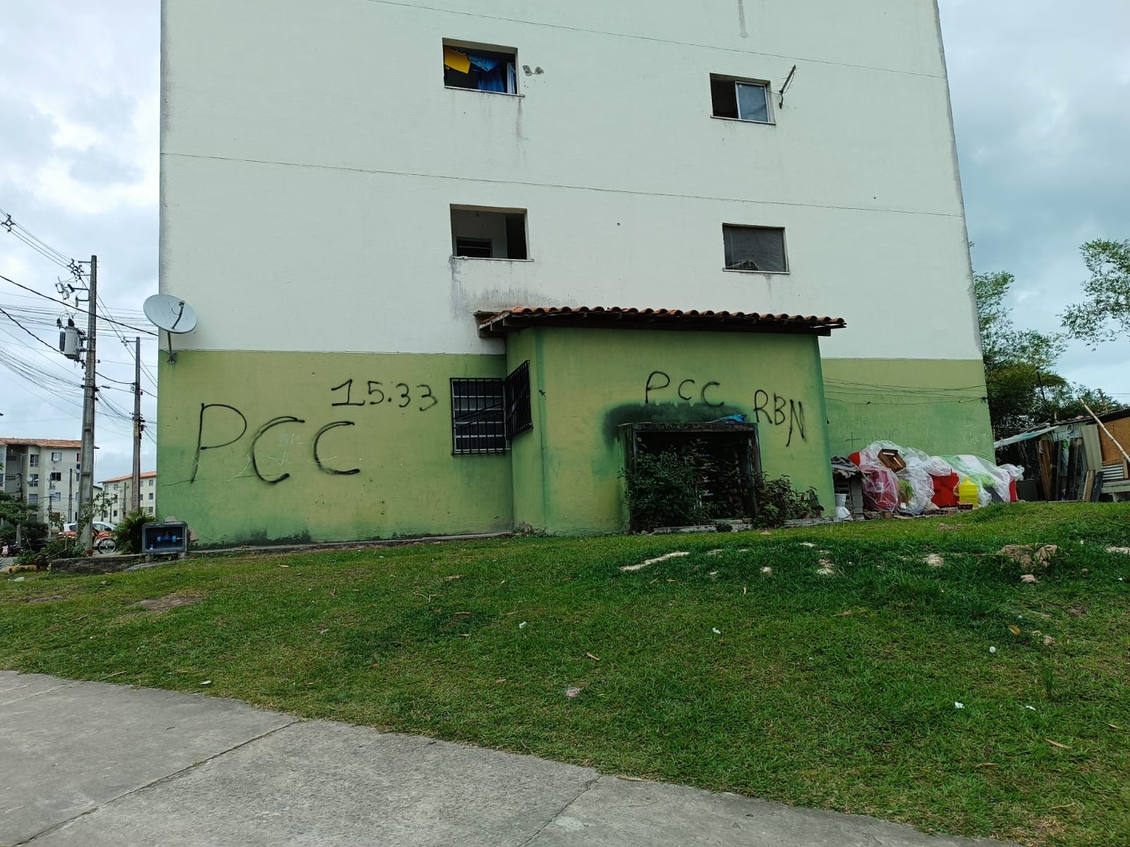 Empresário é torturado e executado pelo PCC em Candeias por Empresário é torturado e executado pelo PCC em Candeias 