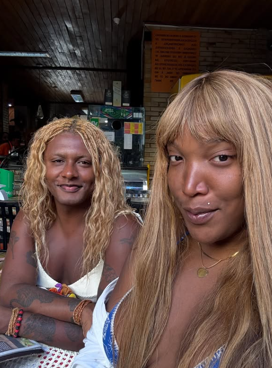 Liniker e Majur estiveram em praia de Salvador por Reprodução | Redes Sociais