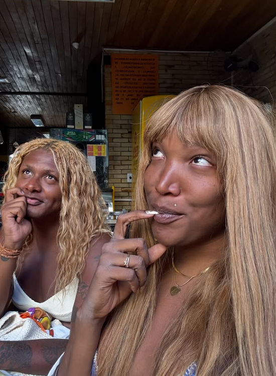 Liniker e Majur estiveram em praia de Salvador por Reprodução | Redes Sociais