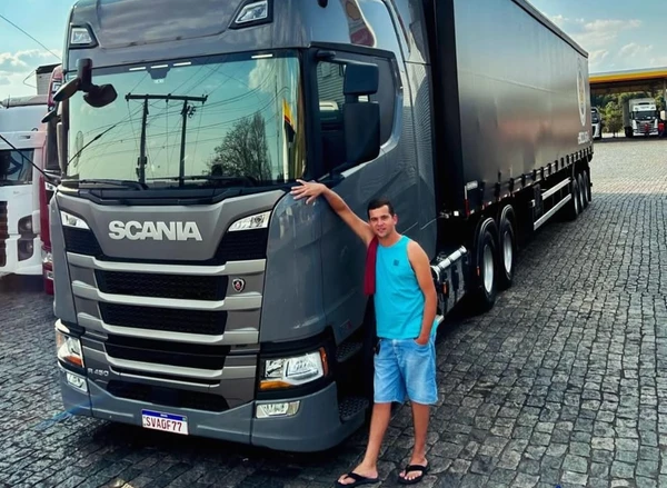 Marcos Oliveira tem 26 anos e é um dos poucos jovens que ainda ingressam na profissão de caminhoneiro
