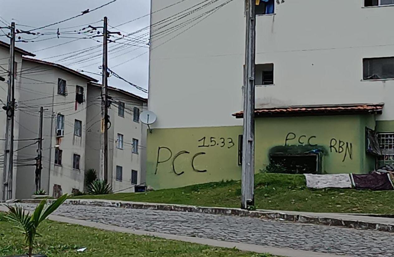 PCC domina o bairro de Areias, em Candeias por Bruno Wendel/CORREIO