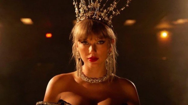 Taylor Swift em imagem de divulgação do "The Life of a Showgirl" por Divulgação 