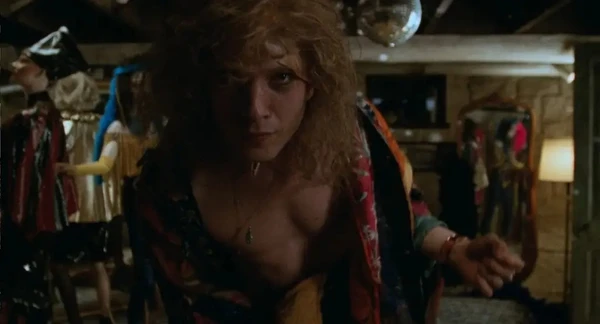 Ted Levine como Buffalo Bill em O Silêncio dos Inocentes, de Jonathan Demme (1991)  por Reprodução