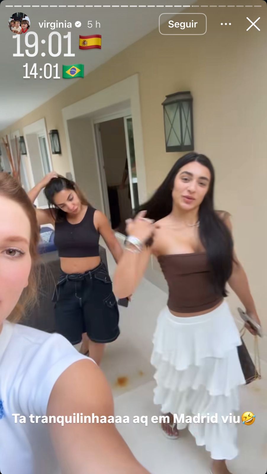 Virginia com amigos na casa de Vini Jr. por Reprodução