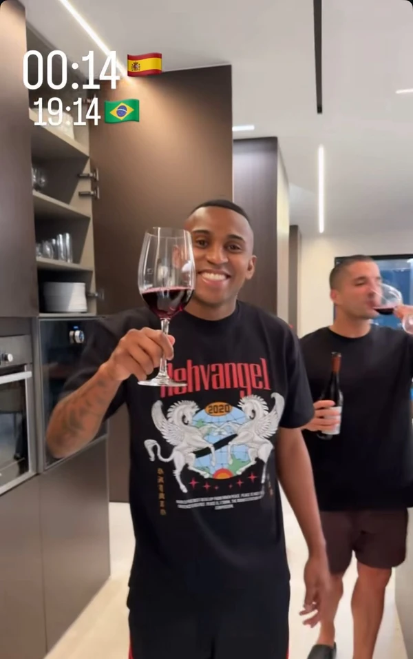 Virginia com amigos na casa de Vini Jr. por Reprodução