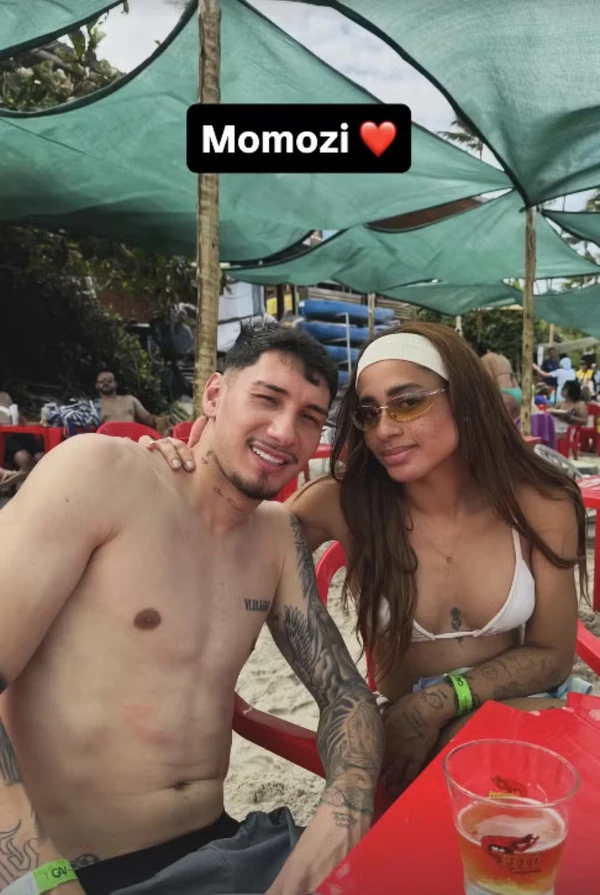 Mc Lomma assumiu namoro com jogador de futebol por Reprodução