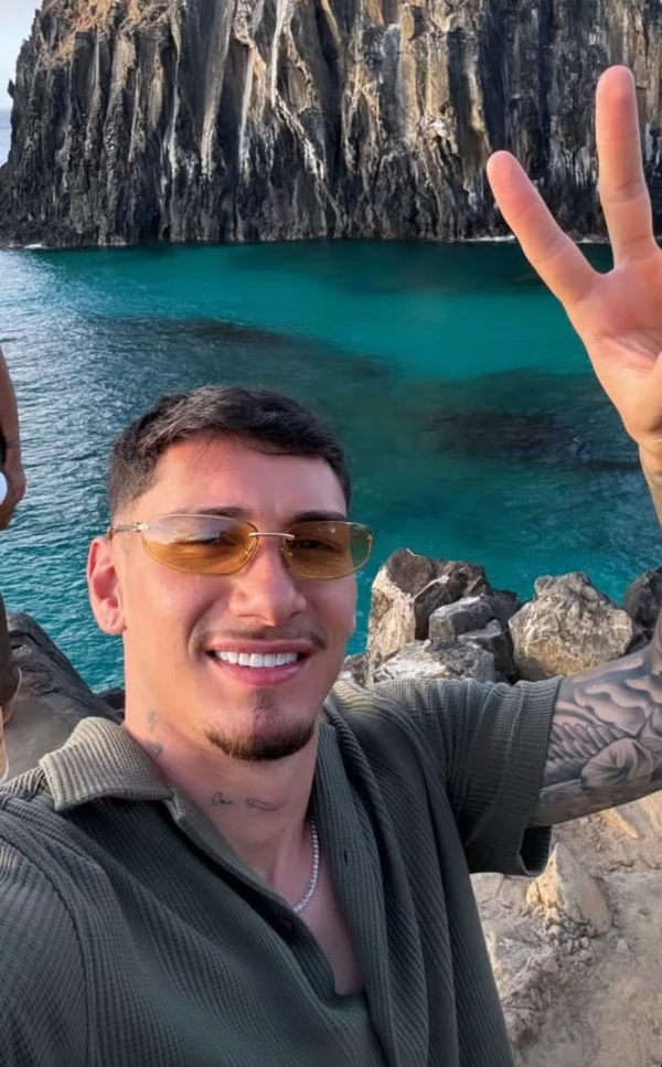 Mc Lomma assumiu namoro com jogador de futebol por Reprodução