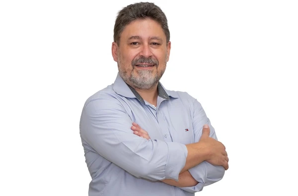 O professor Luciano Furtado garante que a questão não é mais acesso à tecnologia,mas a capacidade de cada empreendedor de identificar onde a IA pode gerar valor