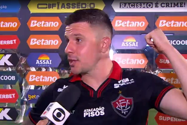 Renato Kayzer disparou contra a arbitragem após derrota do Vitória