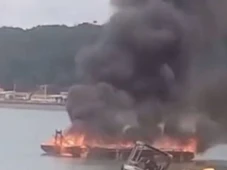 Imagem - Embarcação pega fogo em Madre de Deus; veja imagens