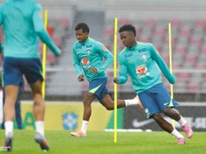 Imagem - De volta à Seleção, Vini Jr e Rodrygo lideram primeiro treino do Brasil na Ásia