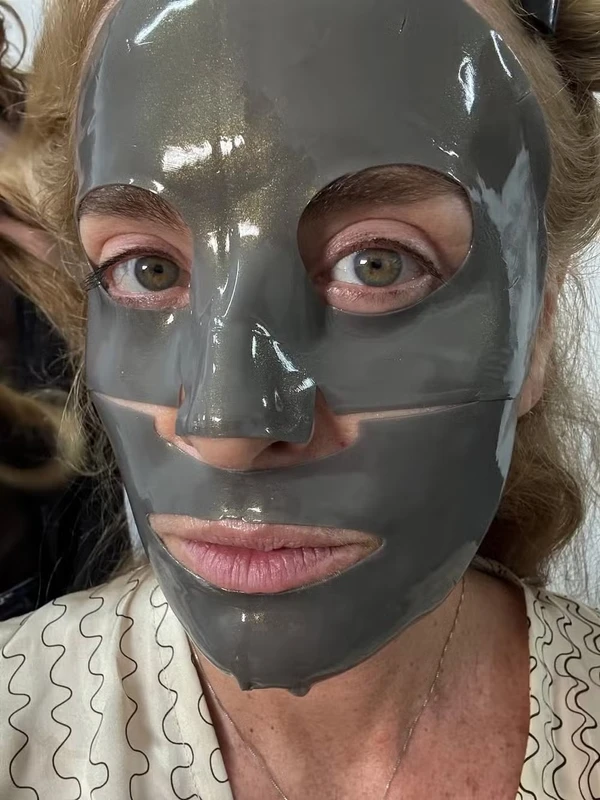 Angélica aposta em máscara facial tecnológica para rejuvenescer a pele por Reprodução/Instagram