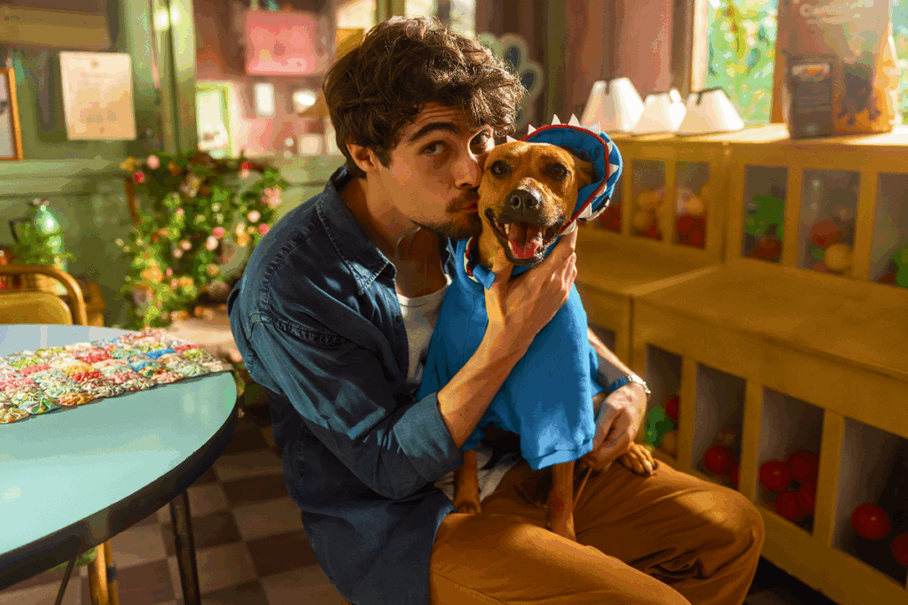 Em &#8220;Caramelo&#8221;, Pedro descobre com Amendoim a importância da amizade e das pequenas alegrias do dia a dia (Imagem: Reprodução digital | Netflix) 