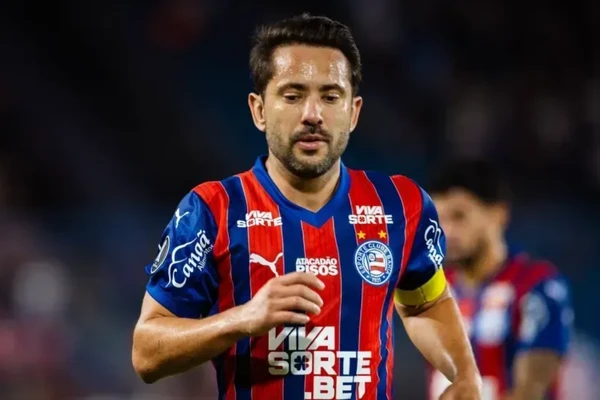 Everton Ribeiro - em recuperação após cirurgia para tratar de câncer na tireoide por Letícia Martins/EC Bahia