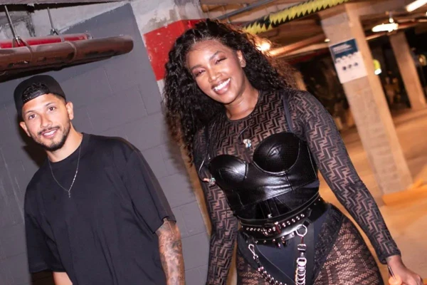 Exclusão de fotos com IZA FOI PERCEBIDA NAS