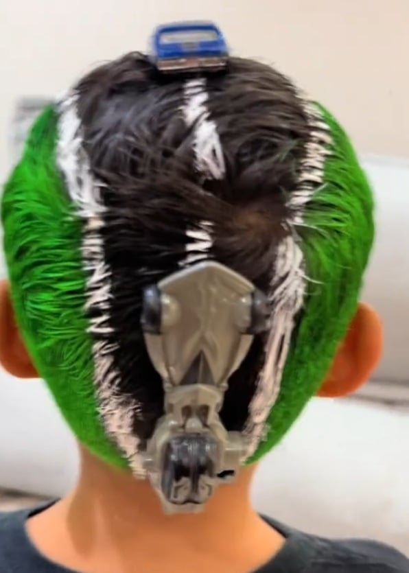 Ideias de cabelo maluco para meninos por Reprodução