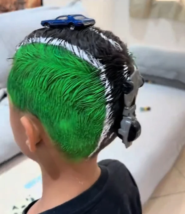 Ideias de cabelo maluco para meninos por Reprodução