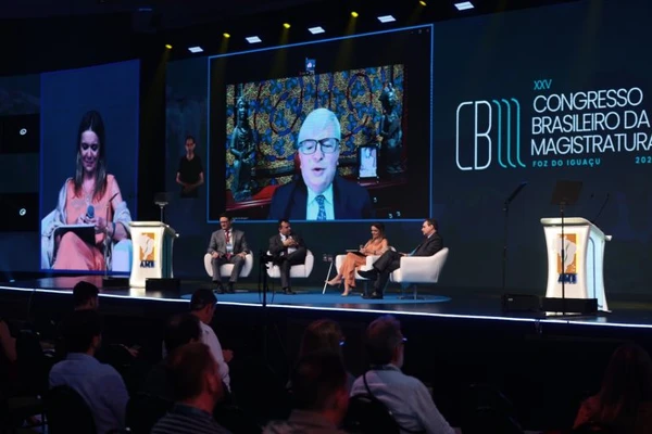 Juíza baiana recebe comenda de mérito em evento nacional por Divulgação