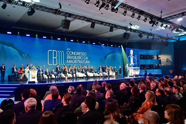 Juíza baiana recebe comenda de mérito em evento nacional por Divulgação